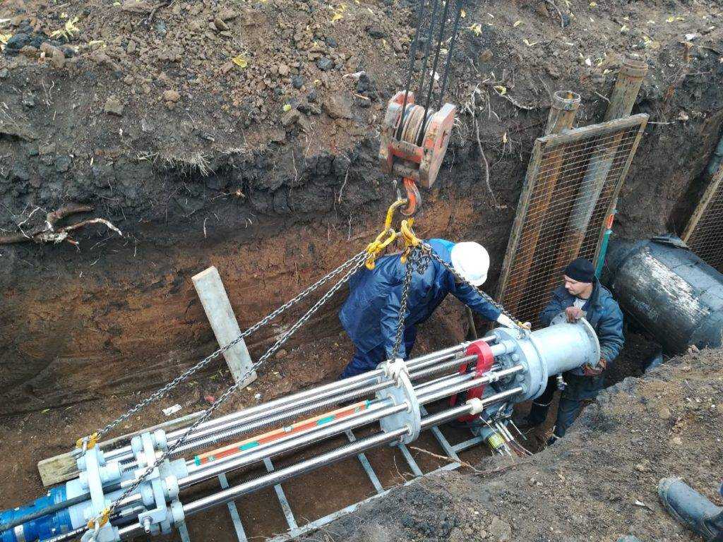 Допускается ли выполнять вырезку отверстия в основной трубе для приварки усиленного патрубка 97 фото
