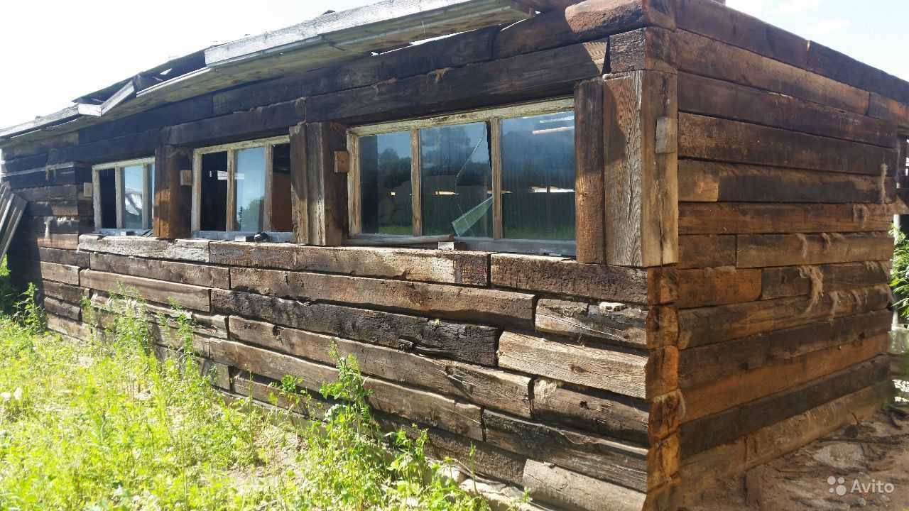 Забор из горбыля: особенности, технология, установка, декор + 30 фото идей