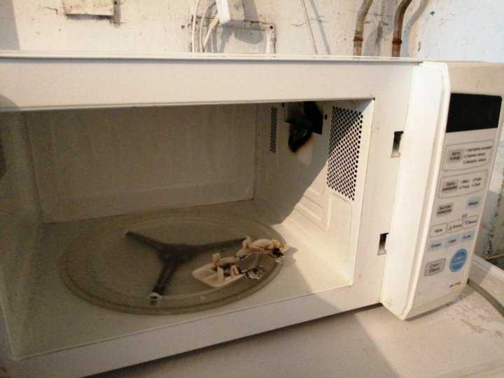Микроволновка работает, но не греет: как определить, в чем неисправность