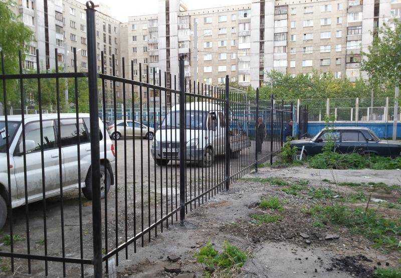 Придомовая территория многоквартирного дома: можно ли огораживать и как именно огородить барьерами жилую площадь, а так же каково устройство данных систем