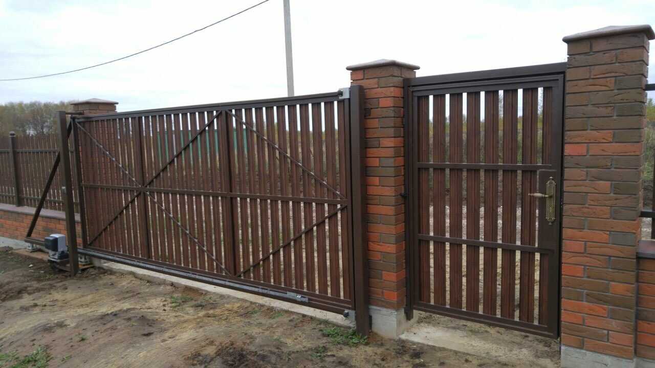 Заполнение откатных ворот сайдингом