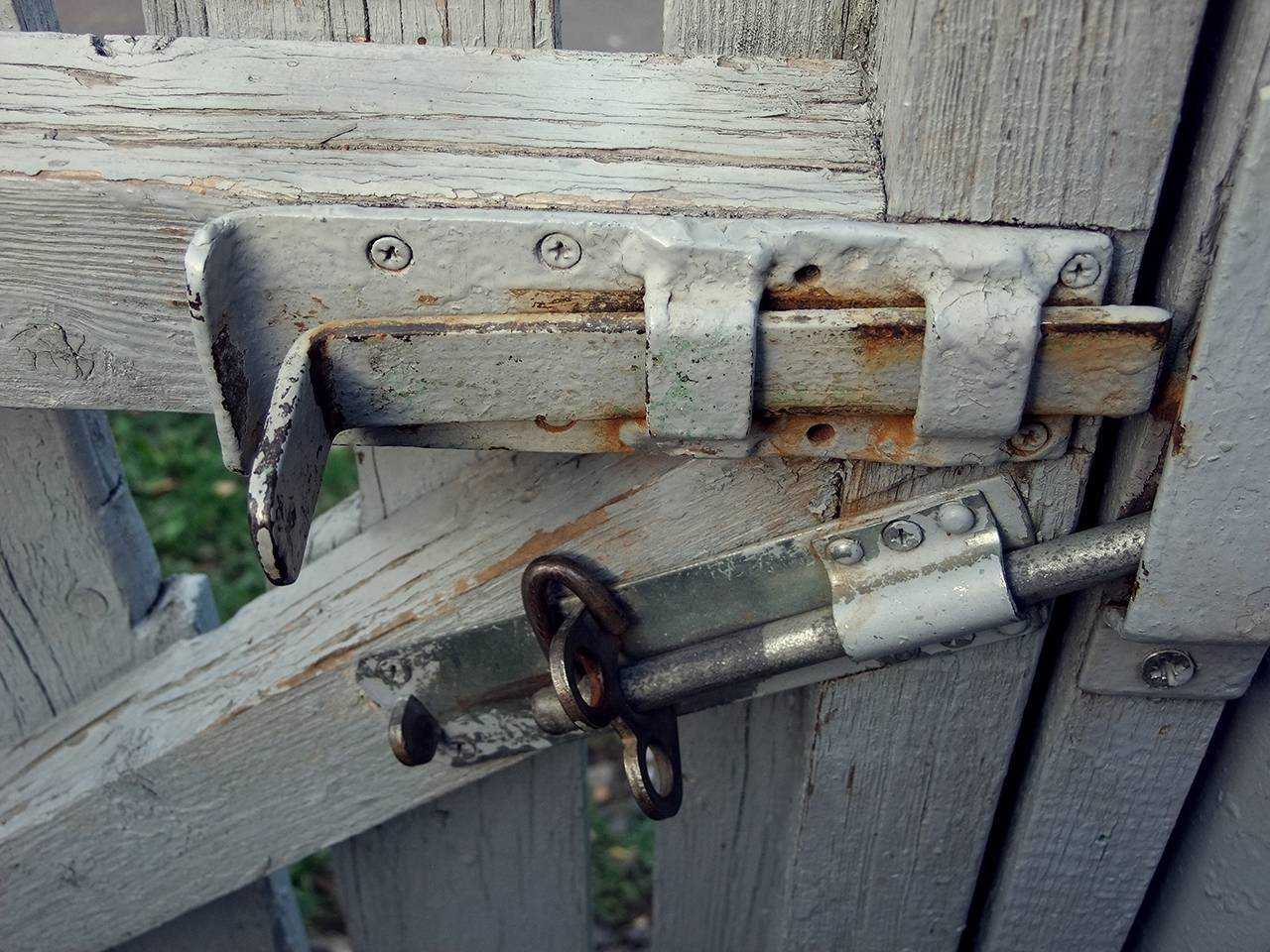 Засов для распашных ворот