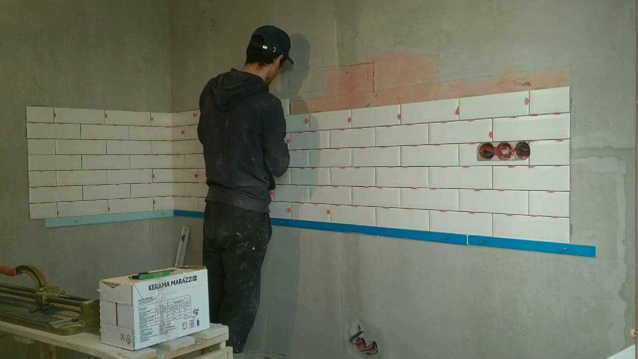 Укладка фартука из плитки на кухне: пошаговая инструкция для чайников, как выложить правильно плитку своими руками кабанчиком на кухне